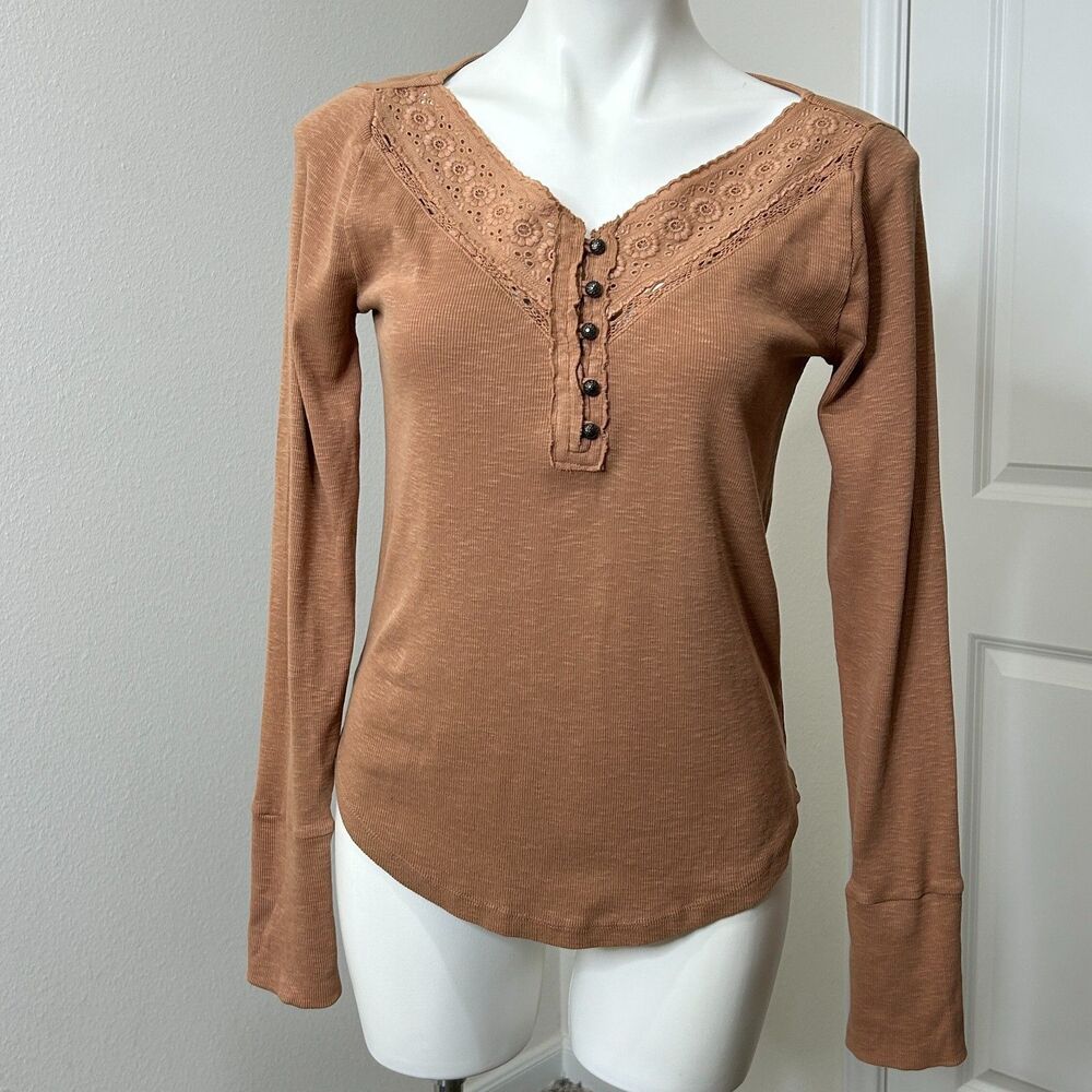 Lucky Brand Henley Medium Brown Lace Eyelet Top Boho Chic Coastal Cowgirl Grunge